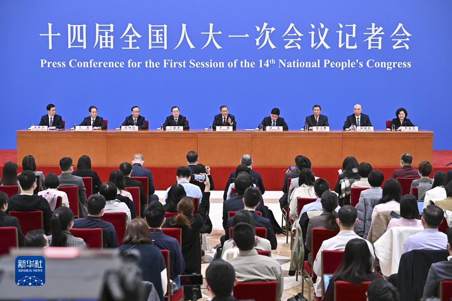全文實錄|李強總理首場記者會，回答了中外記者這10個問題