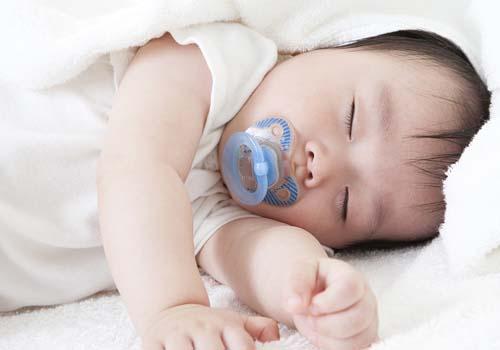 宝宝穿睡袋睡觉还要盖被子吗 宝宝穿睡袋还要不要盖被子