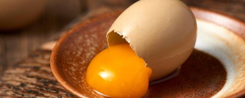 鸡蛋怎样煮好剥起来不粘壳（鸡蛋怎样煮才不粘壳）