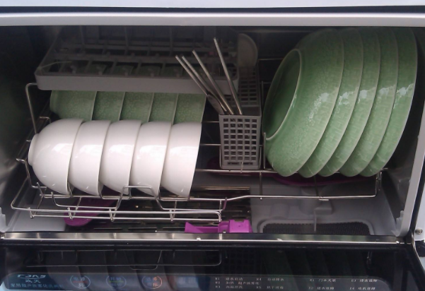 洗碗机洗涤剂和洗洁精的区别 洗碗机,洗洁精