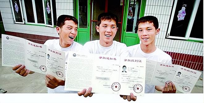 2009年，山东最牛三胞胎高考考出“连号分”，10年后在同一天结婚