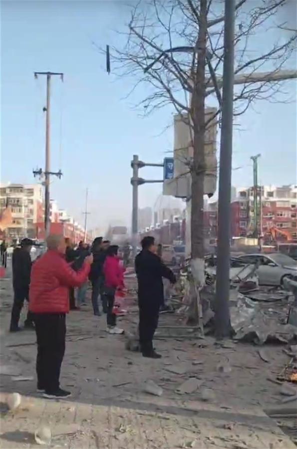 河北燕郊一建筑突发爆炸，商户：数十米外建筑受损严重