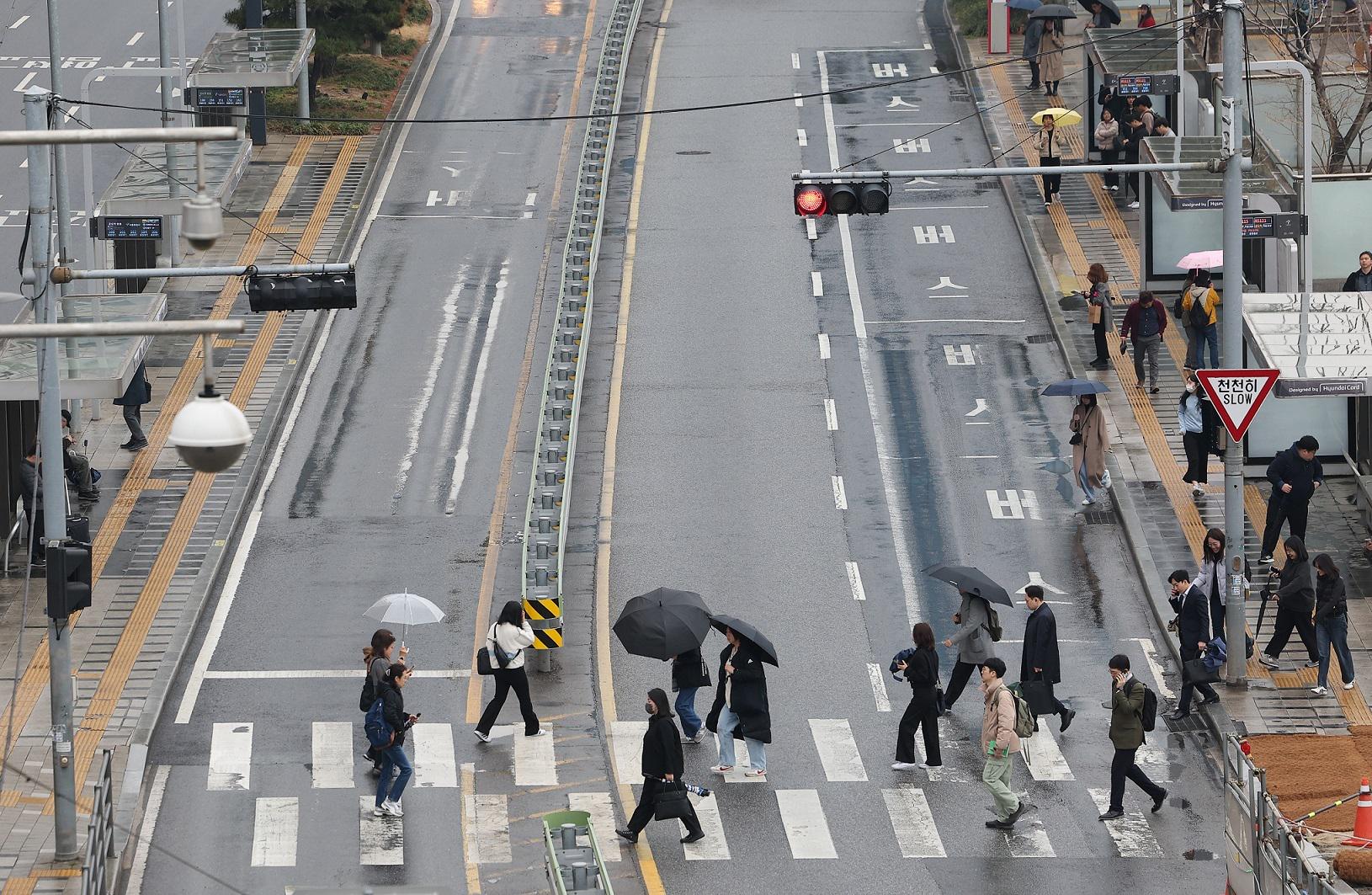 突发！韩国首尔97.6%公交车将停运，政府出手：提供免费班车……
